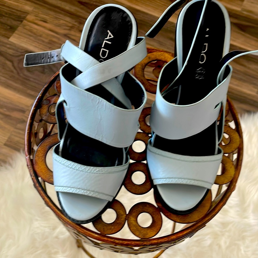 ALDO 8.5 3 inch chunky heel with ankle wrap strap great soft leather Powder Blue